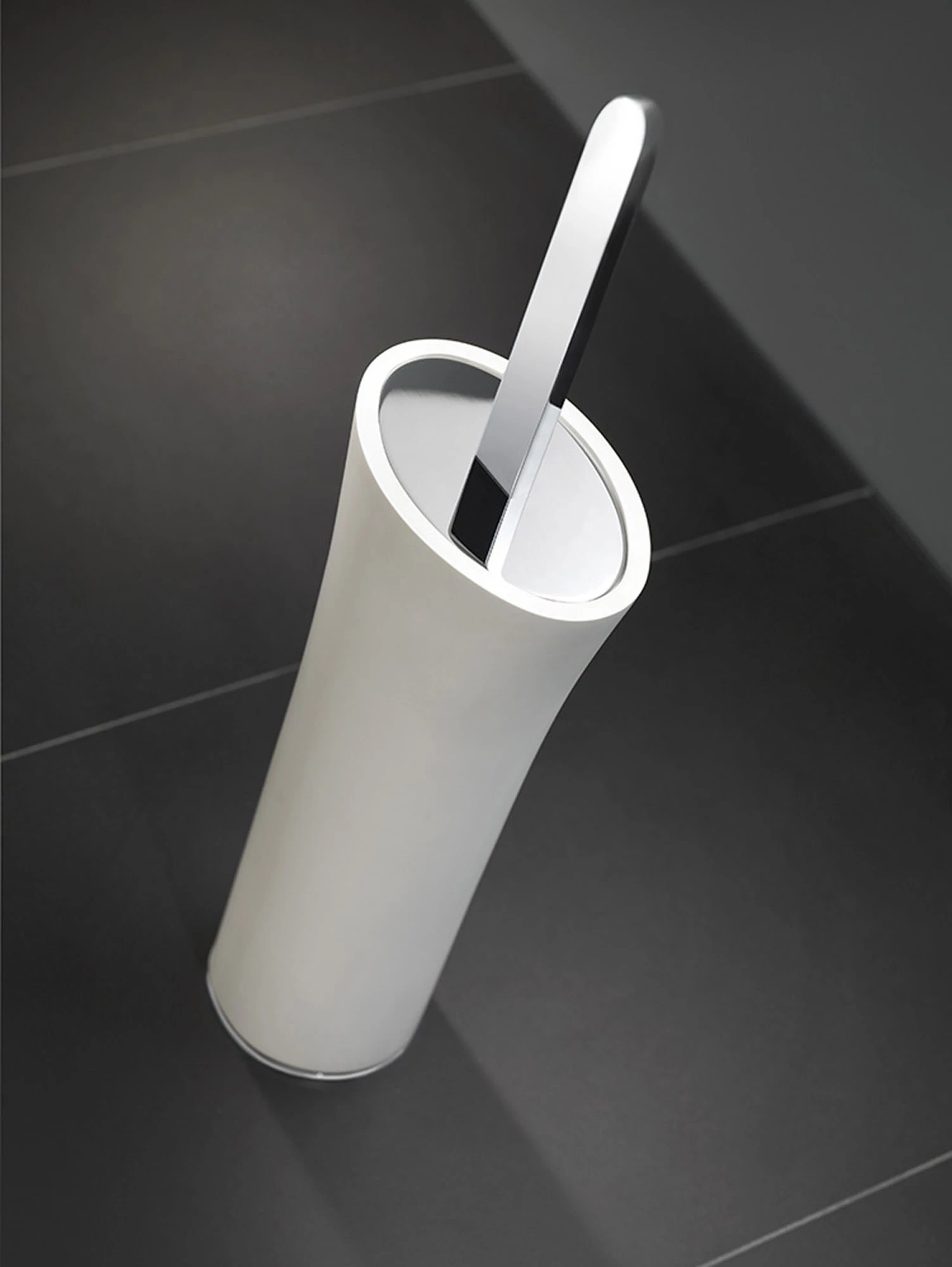 POMDOR_toilet_brush_white_chrome_bathroom_accessoires_BELLE_2_DET_