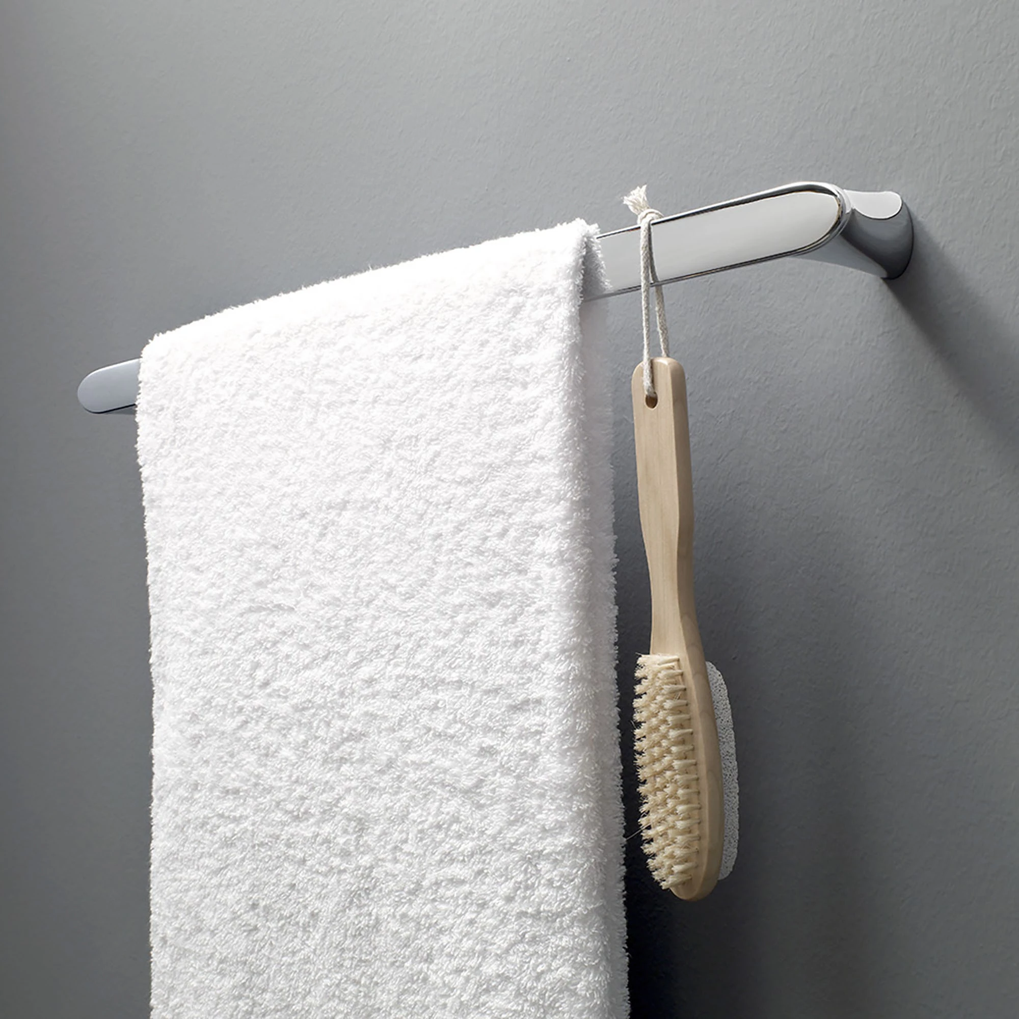 POMDOR_towel_chrome_bathroom_accessoires_BELLE_2_DET_