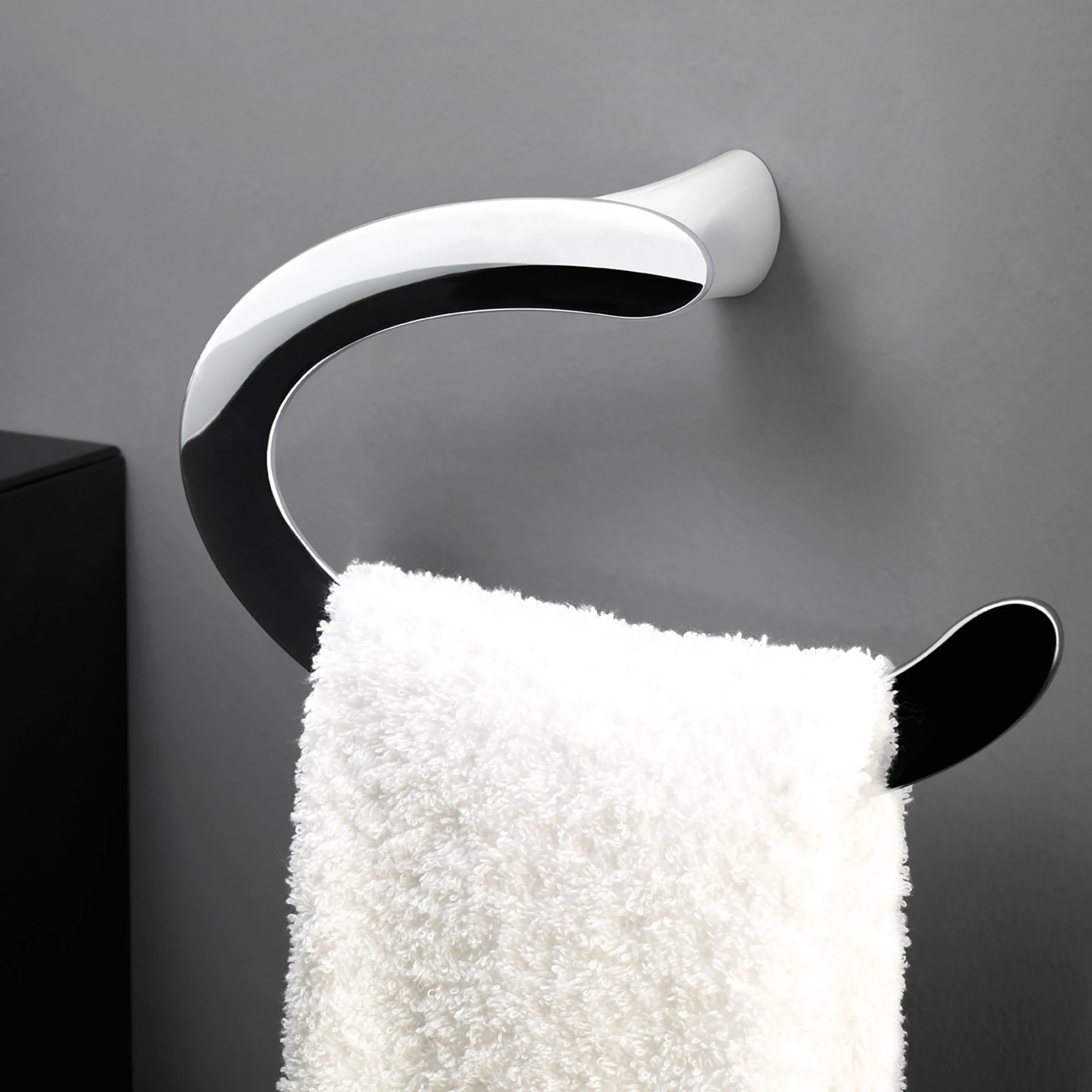 POMDOR_towel_ring_chrome_white_bathroom_accessoires_BELLE_2_DET_